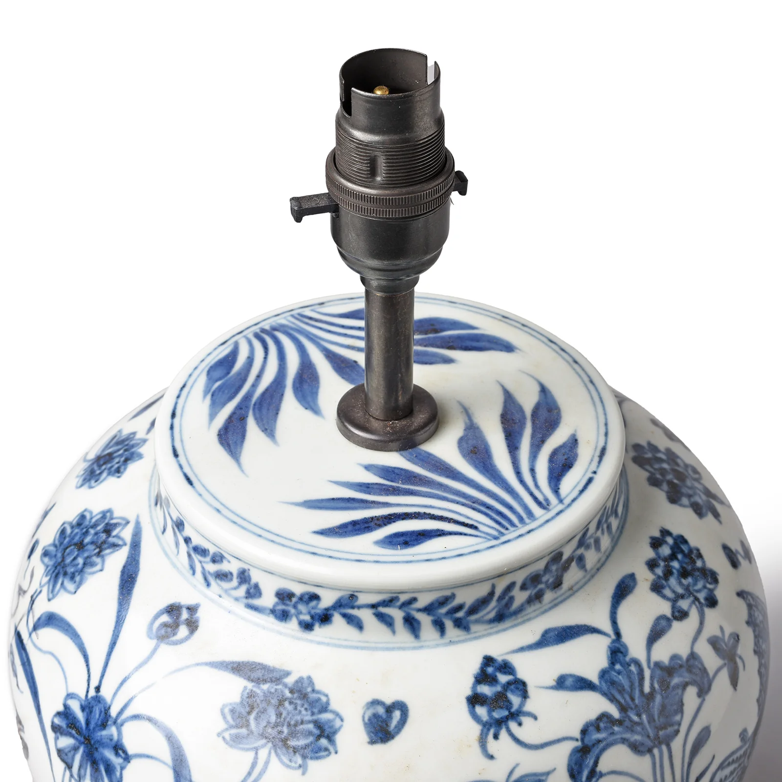 Chinese Blue & White Porcelain Table Lamp - Fish Design - Image 3