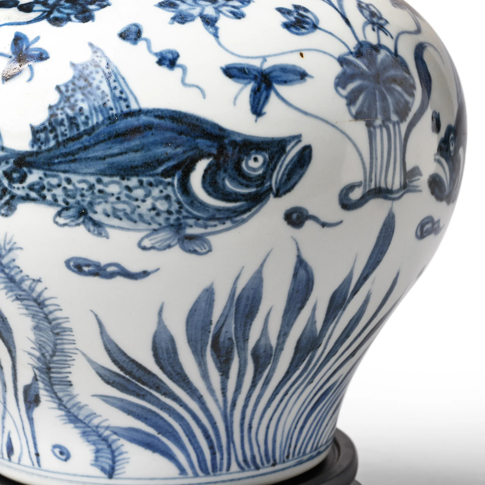 Chinese Blue & White Porcelain Table Lamp - Fish Design - Image 4