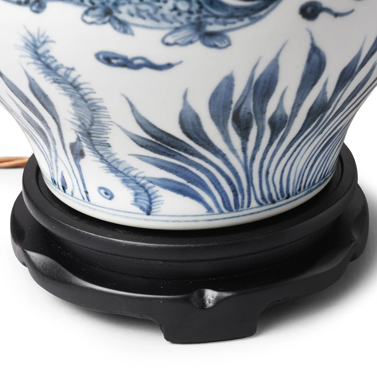 Chinese Blue & White Porcelain Table Lamp - Fish Design - Image 5