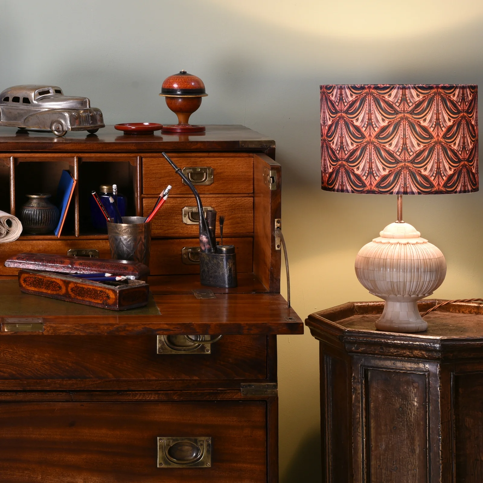 Mughal Style Bone Inlaid Table Lamp - Image 3